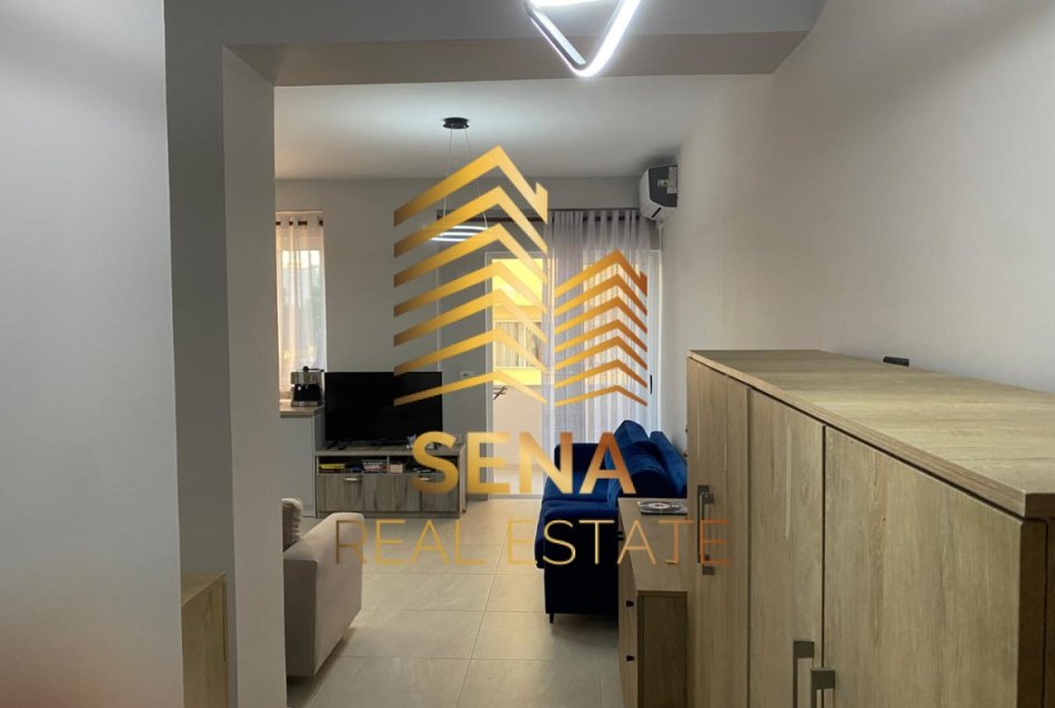 Tirane, jepet me qera apartament 1+1 Kati 2, 60 m² 450 € (Rruga Xhanfize Keko)