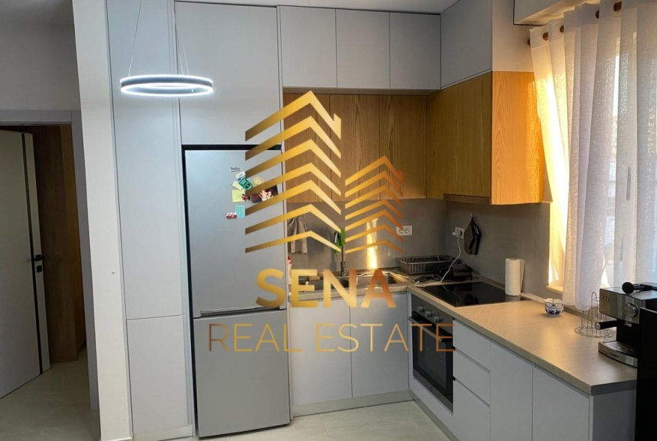 Tirane, jepet me qera apartament 1+1 Kati 2, 60 m² 450 € (Rruga Xhanfize Keko)