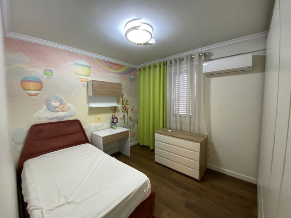 Tirane, jepet me qera apartament 2+1 Kati 2, 100 m² 1.300 € (Dervish Hima)