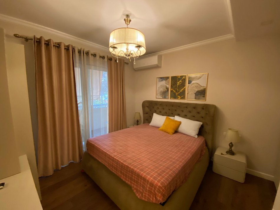 Tirane, jepet me qera apartament 2+1 Kati 2, 100 m² 1.300 € (Dervish Hima)