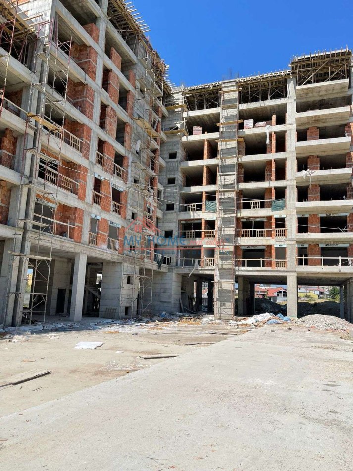 Tirane, shes apartament 1+1+Ballkon Kati 3, 71 m² 91.700 € (porcelan)