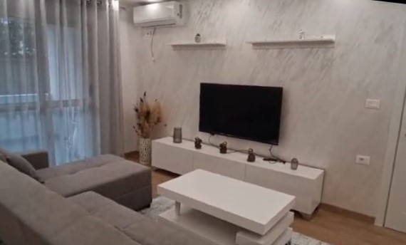 Tirane, jepet me qera apartament 2+1+Ballkon Kati 1, 75 m² 750 € (Pazari ri)