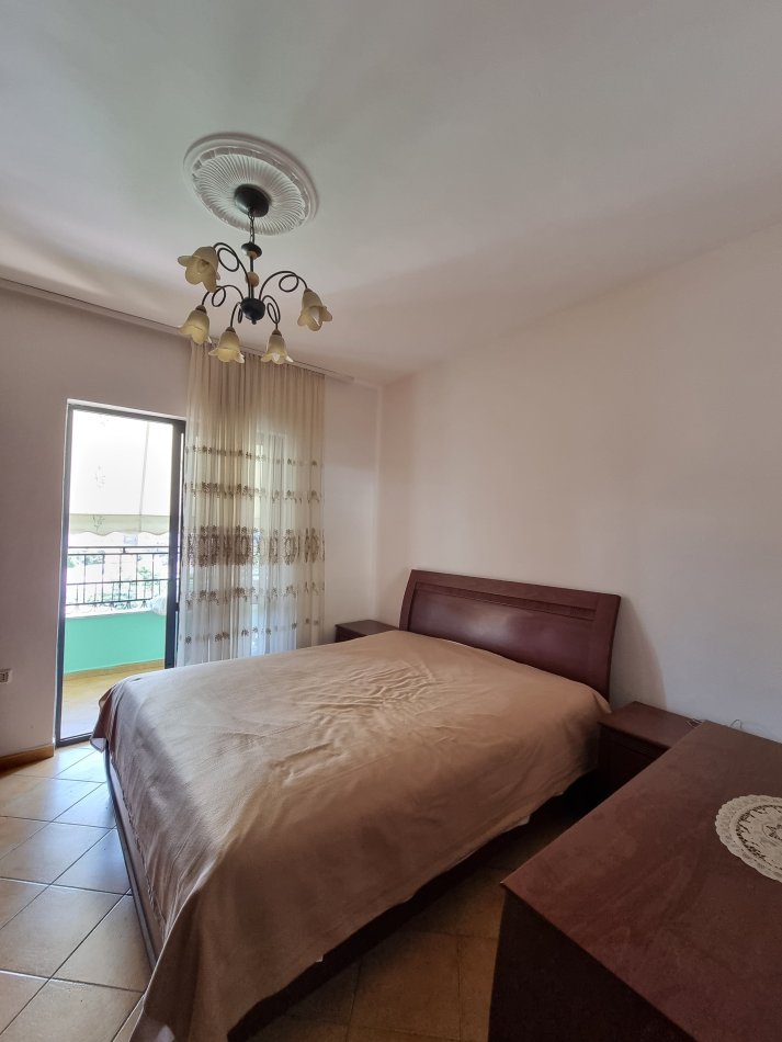 Tirane, jepet me qera apartament 2+1+Ballkon Kati 8, 120 m² 600 € (QENDER)