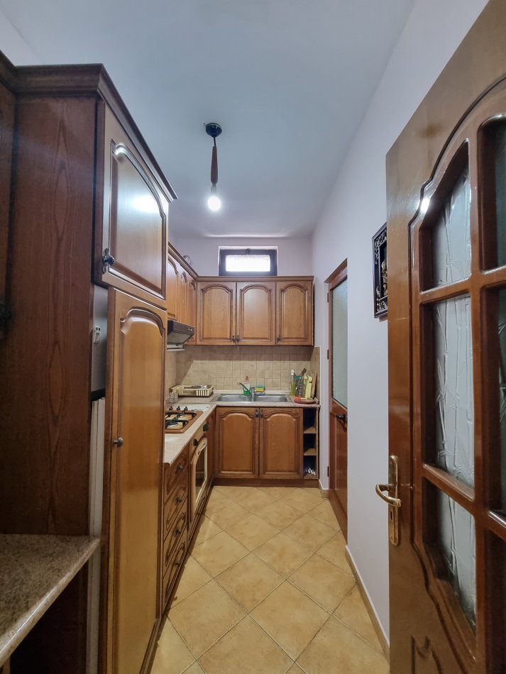 Tirane, jepet me qera apartament 2+1+Ballkon Kati 8, 120 m² 600 € (QENDER)