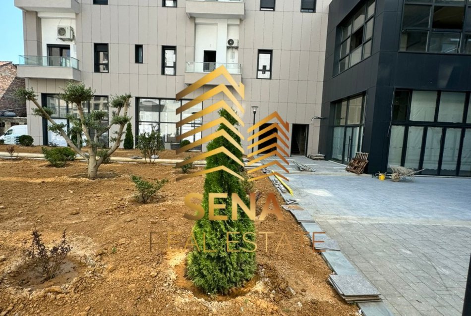 Tirane, jepet me qera ambjent biznesi Kati 2, 103 m² 500 € (Rruga Xhanfize Keko)