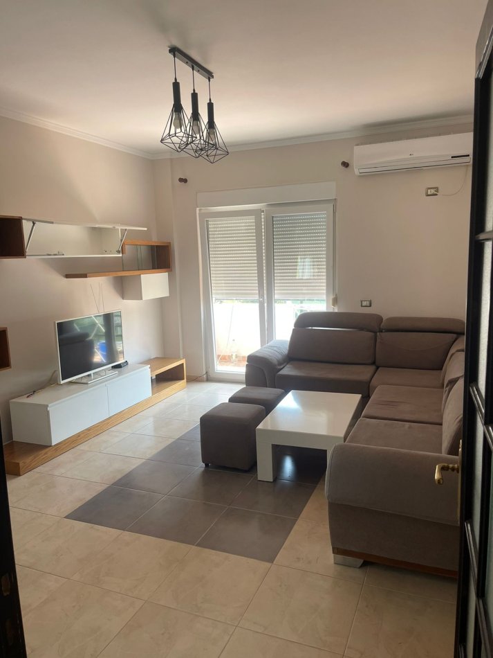Tirane, jepet me qera 2+1 Kati 2, 75 m² 500 € (Sauk)