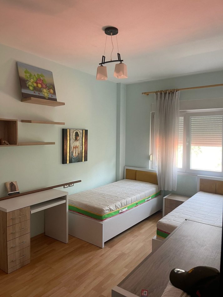 Tirane, jepet me qera 2+1 Kati 2, 75 m² 500 € (Sauk)
