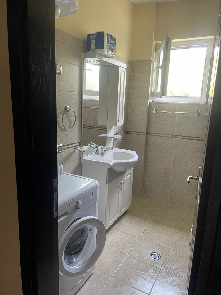 Tirane, jepet me qera 2+1 Kati 2, 75 m² 500 € (Sauk)