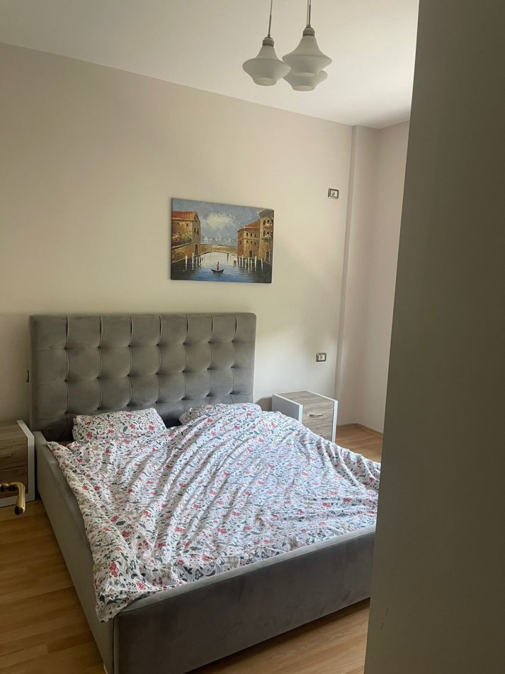 Tirane, jepet me qera 2+1 Kati 2, 75 m² 500 € (Sauk)