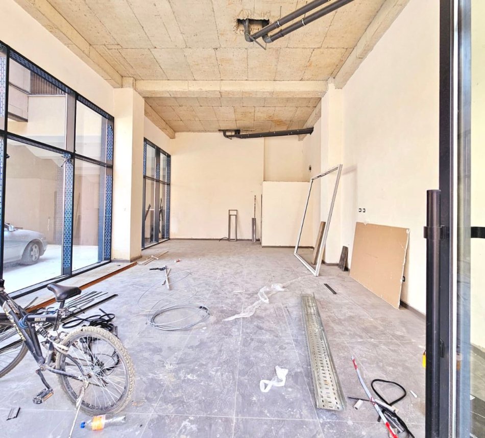 Shitet: Ambient Open Space  ( 📍Fusha e Aviacionit ) K. 0, Direkt Buze Rr. Kryesore | 320.000 € |