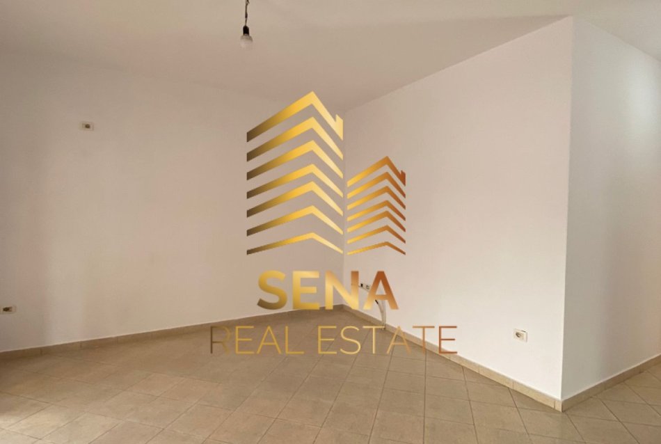 Tirane, shitet Vile 2+1+Ballkon Kati 3, 278 m² 295.000 € (Rruga Xhanfize Keko)