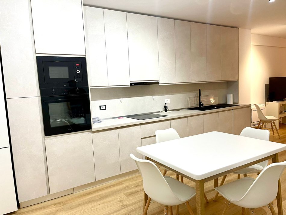 Tirane, shitet apartament 2+1+Ballkon Kati 2, 139 m² 250.000 € (Kopshti Botanik)