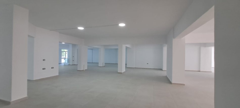Tirane, jepet me qera ambjent biznesi Kati 1, 980 m² 6.500 € (LAPRAKE RRUGA DRITAN HOXHA)