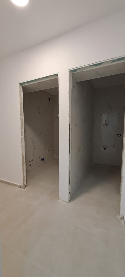 Tirane, jepet me qera ambjent biznesi Kati 1, 980 m² 6.500 € (LAPRAKE RRUGA DRITAN HOXHA)