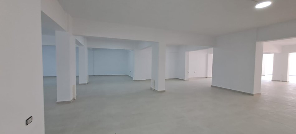 Tirane, jepet me qera ambjent biznesi Kati 1, 980 m² 6.500 € (LAPRAKE RRUGA DRITAN HOXHA)