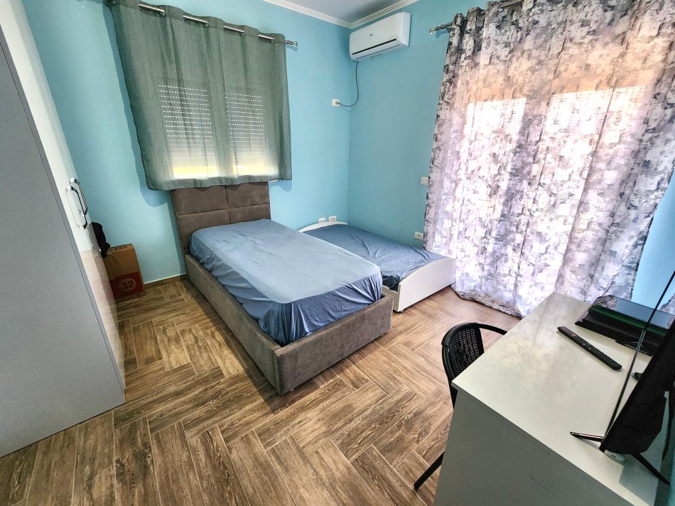 Me Qera: Kati 2-te i nje Vile (  2+1+2wc & 3Ballkone + Parkim )  në Farkë të Madhe | 400€/muaj Neto |Rethuar nga Gjelberimi dhe ajri i Paster | QETESI