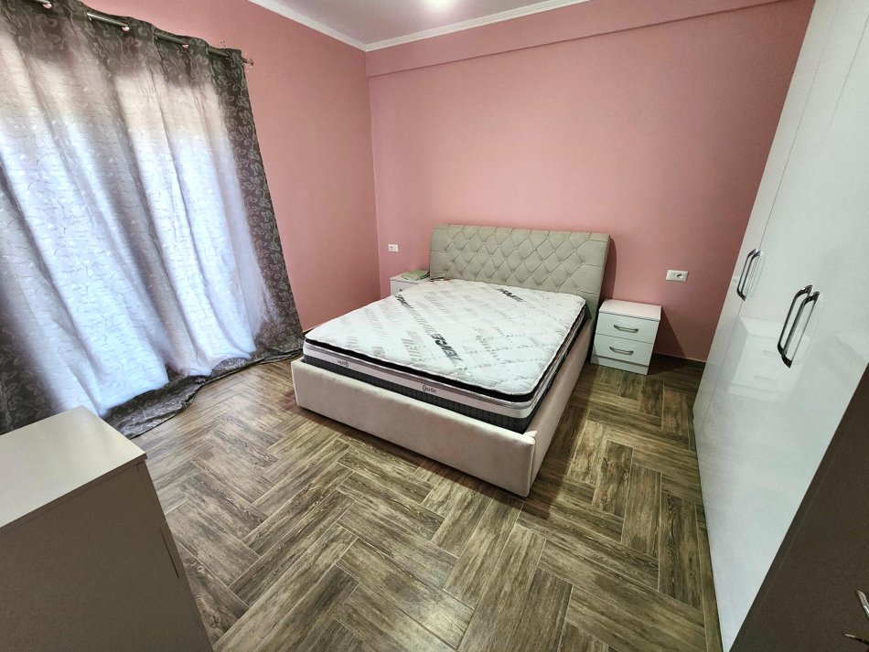 Me Qera: Kati 2-te i nje Vile (  2+1+2wc & 3Ballkone + Parkim )  në Farkë të Madhe | 400€/muaj Neto |Rethuar nga Gjelberimi dhe ajri i Paster | QETESI
