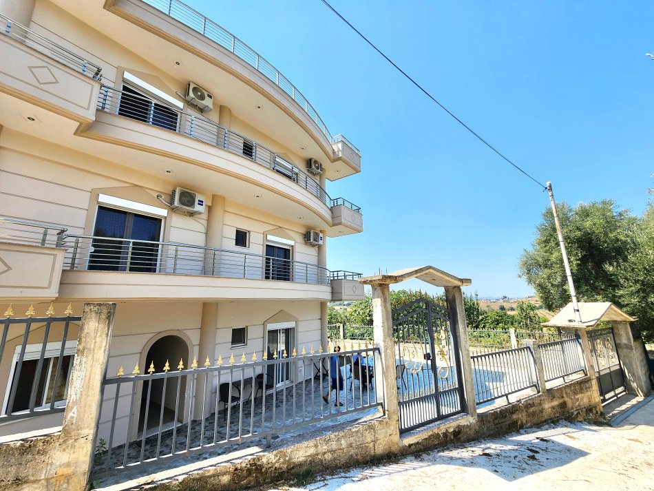 Me Qera: Kati 2-te i nje Vile (  2+1+2wc & 3Ballkone + Parkim )  në Farkë të Madhe | 400€/muaj Neto |Rethuar nga Gjelberimi dhe ajri i Paster | QETESI