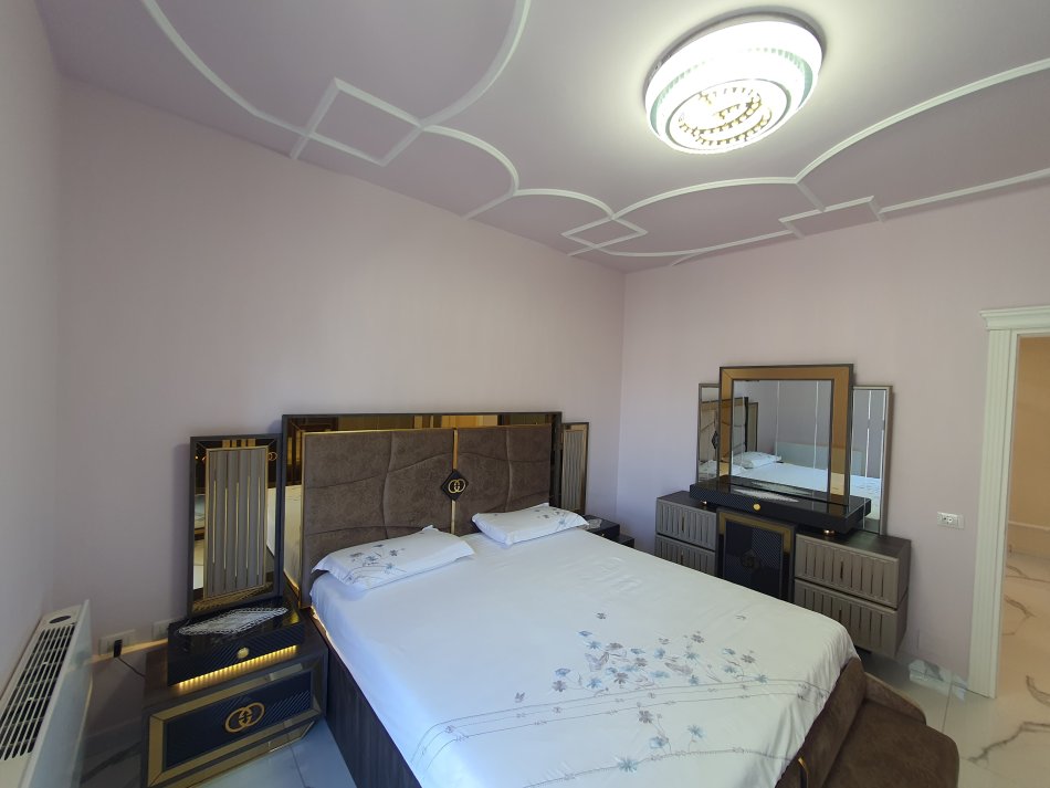 Tirane, shitet apartament 2+1+Ballkon Kati 8, 112 m² 200.000 € (prane QSUT)
