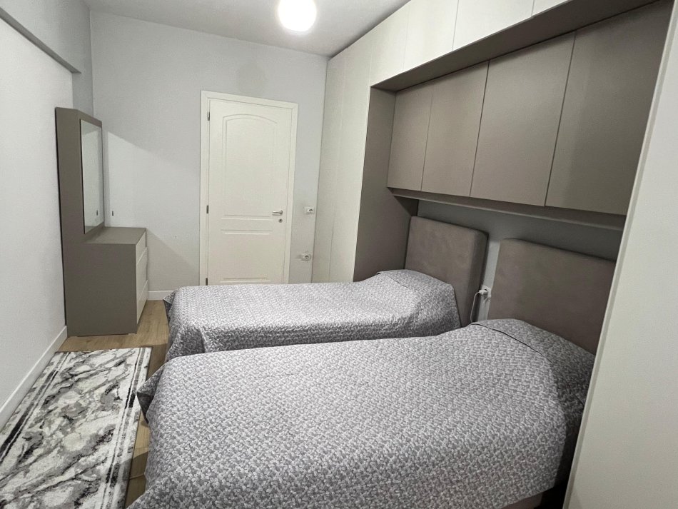 Tirane, shitet apartament 2+1+Ballkon Kati 6, 102 m² 140.000 € (Yzberisht)