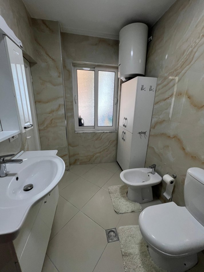 Tirane, shitet apartament 2+1+Ballkon Kati 6, 102 m² 140.000 € (Yzberisht)