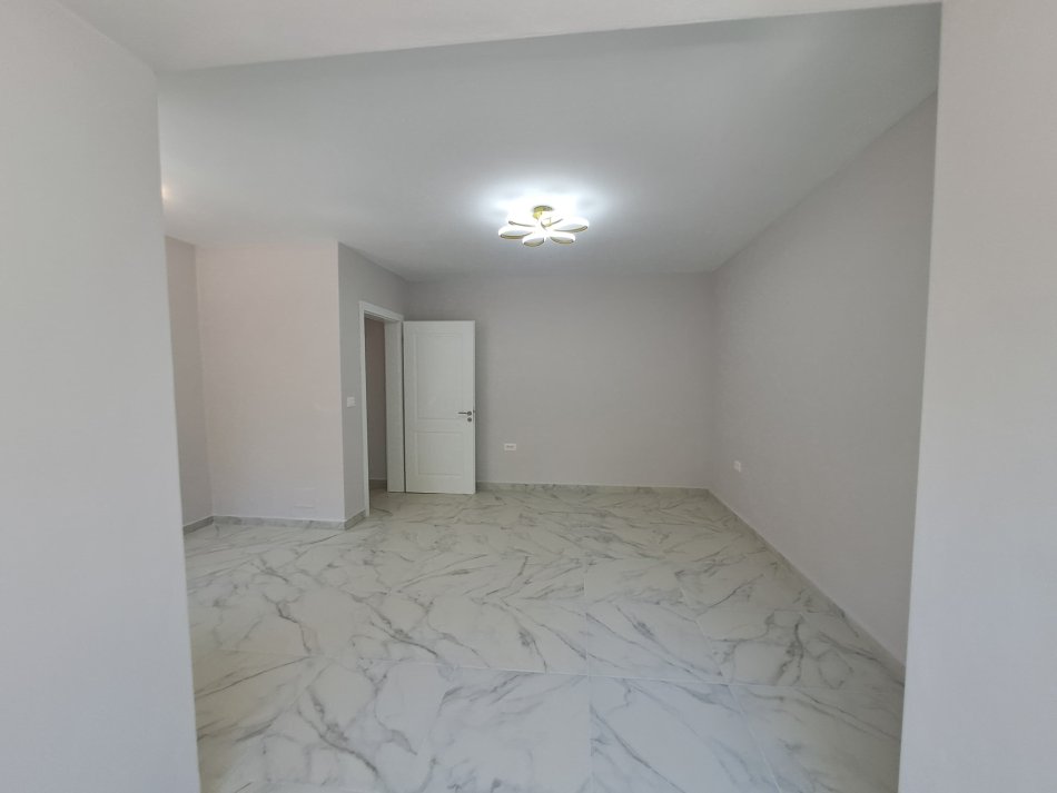 SHITET APARTAMENT 1+1 TEK VASIL SHANTO -I SAPOINVESTUAR 135000 Euro