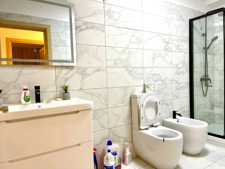 Tirane, shitet apartament 2+1 Kati 2, 139 m² 250.000 € (Kopshti Botanik)