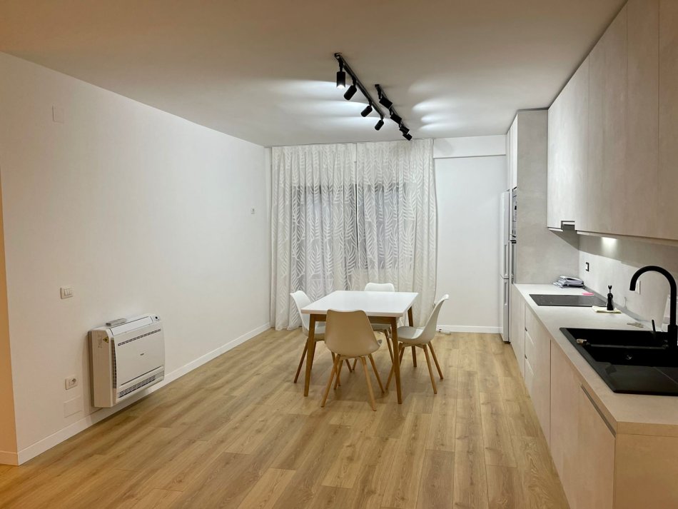 Tirane, shitet apartament 2+1 Kati 2, 139 m² 250.000 € (Kopshti Botanik)