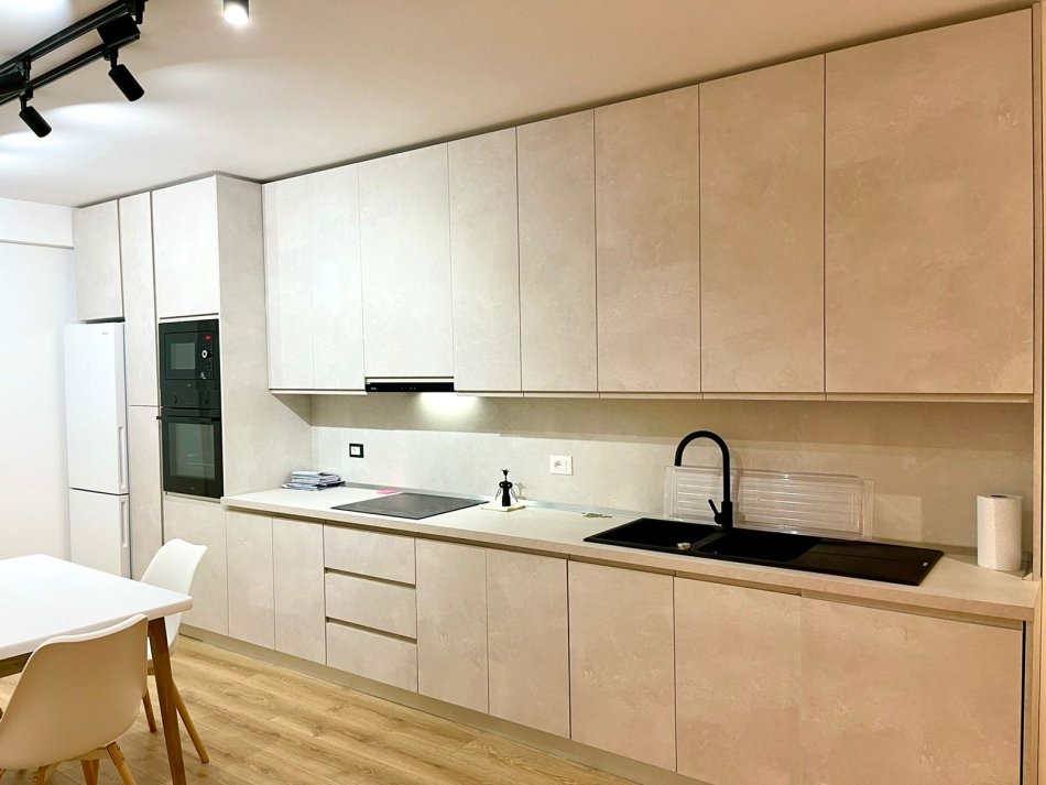 Tirane, shitet apartament 2+1 Kati 2, 139 m² 250.000 € (Kopshti Botanik)