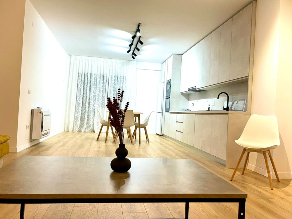 Tirane, shitet apartament 2+1 Kati 2, 139 m² 250.000 € (Kopshti Botanik)