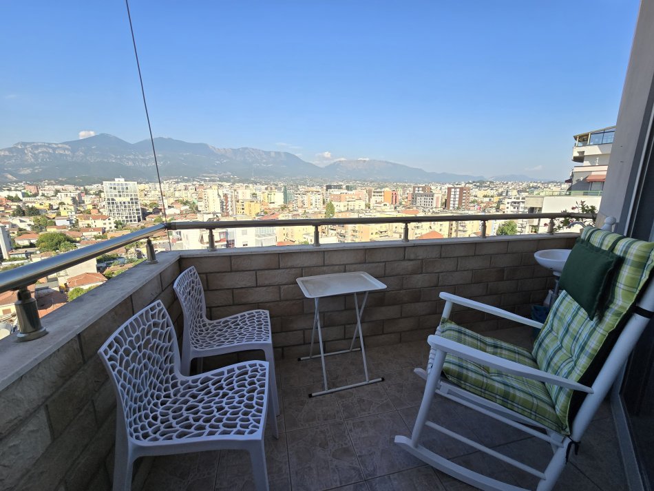Tirane, shitet apartament 1+1 Kati 10, 97 m² 190.000 € (Kompleksi Halili prane Vila Gold)