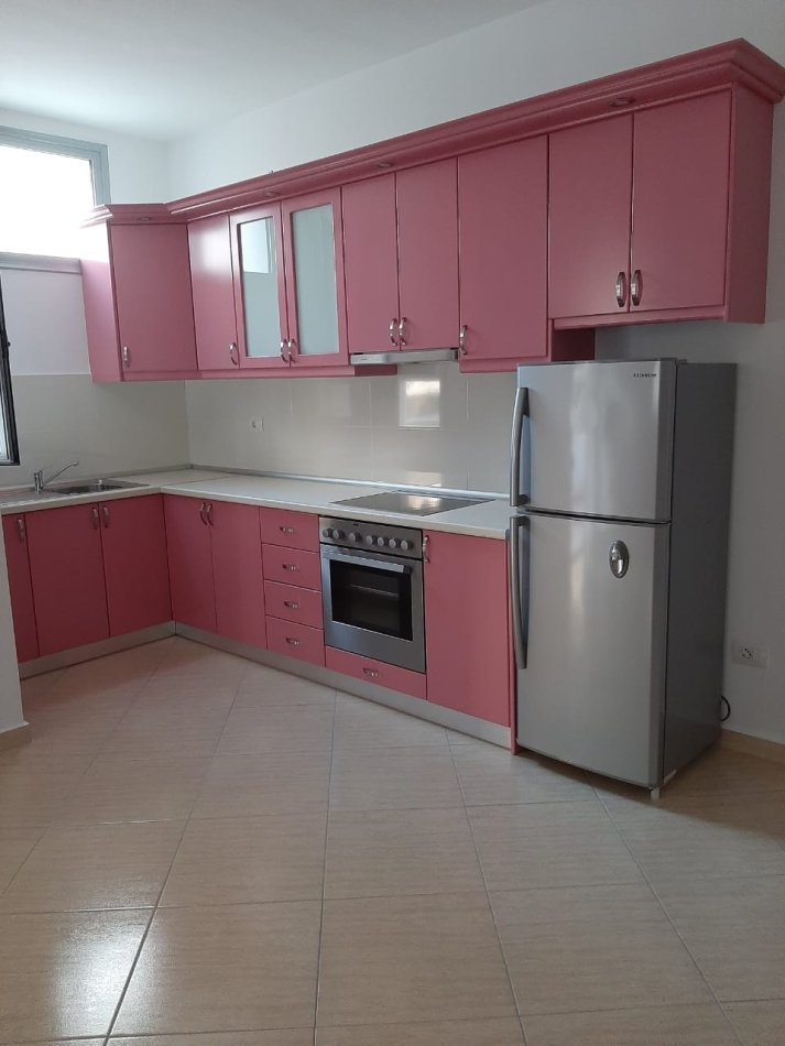 Vlore, jepet me qera apartament 1+1+Aneks+Ballkon Kati 2, 90 m² 450 € (LUNGOMARE)