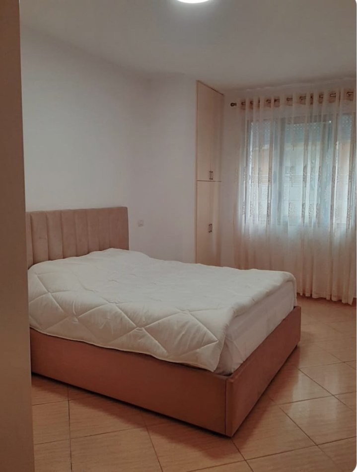 Vlore, jepet me qera apartament 1+1+Aneks+Ballkon Kati 2, 90 m² 450 € (LUNGOMARE)
