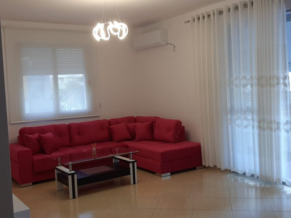 Vlore, jepet me qera apartament 1+1+Aneks+Ballkon Kati 2, 90 m² 450 € (LUNGOMARE)