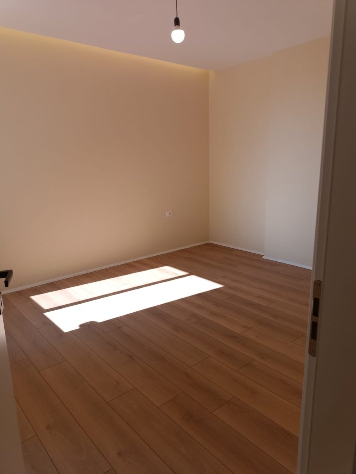 Tirane, shitet apartament 1+1+Ballkon Kati 9, 59 m² 125.000 € (rruga e kavajes, perballe delijorgjit)