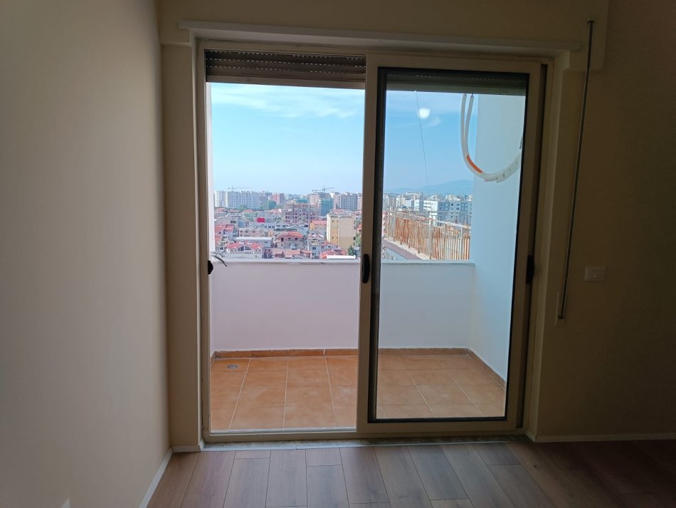 Tirane, shitet apartament 1+1+Ballkon Kati 9, 59 m² 125.000 € (rruga e kavajes, perballe delijorgjit)