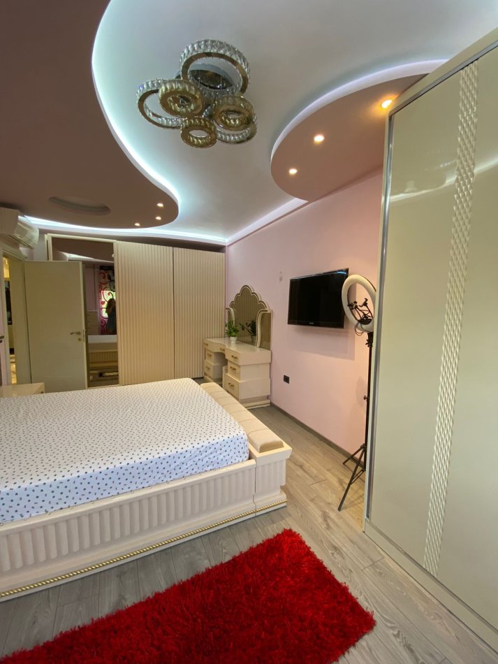Tirane, shitet apartament 3+1 Kati 7, 153 m² 250.000 € (Uet)