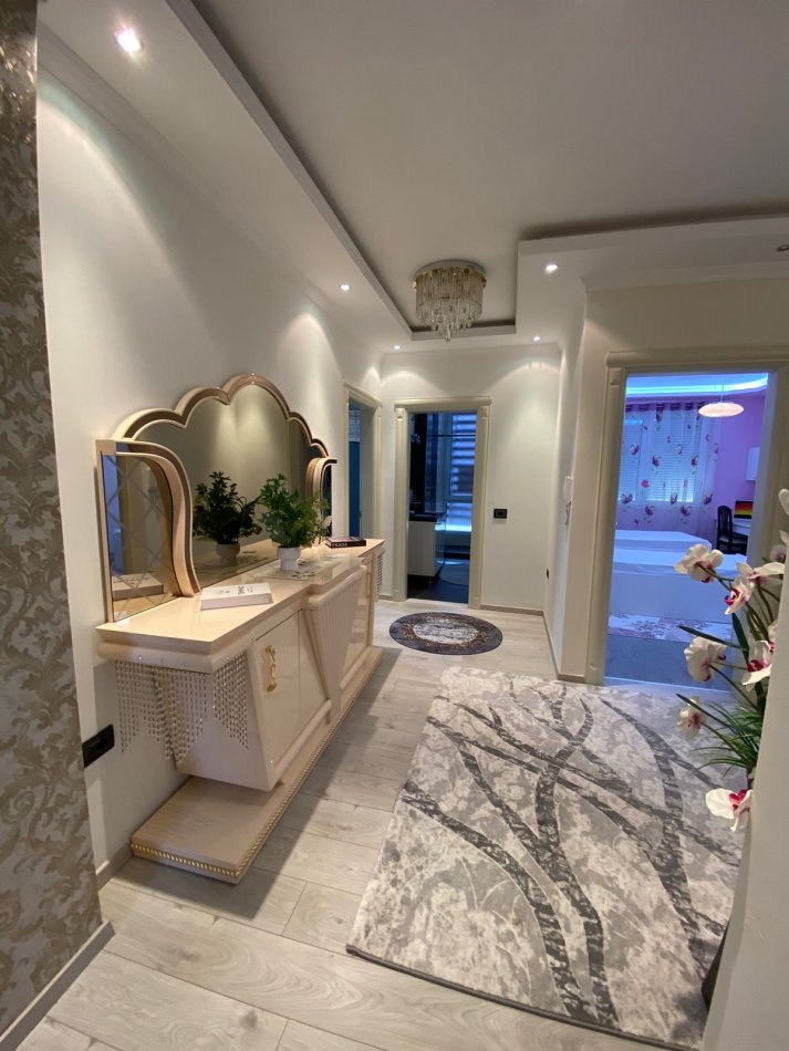 Tirane, shitet apartament 3+1 Kati 7, 153 m² 250.000 € (Uet)
