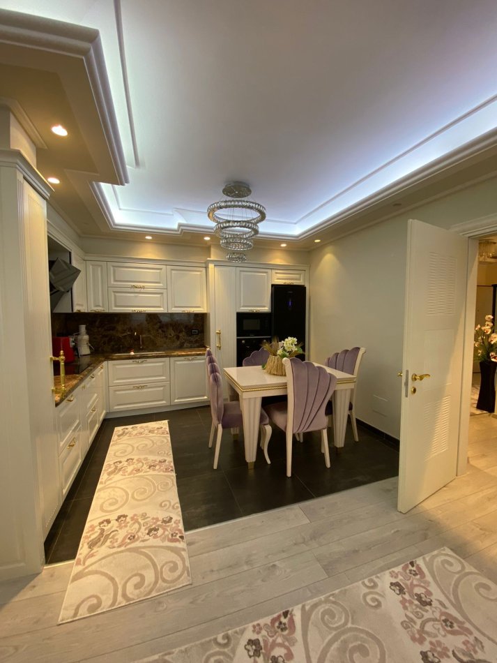 Tirane, shitet apartament 3+1 Kati 7, 153 m² 250.000 € (Uet)