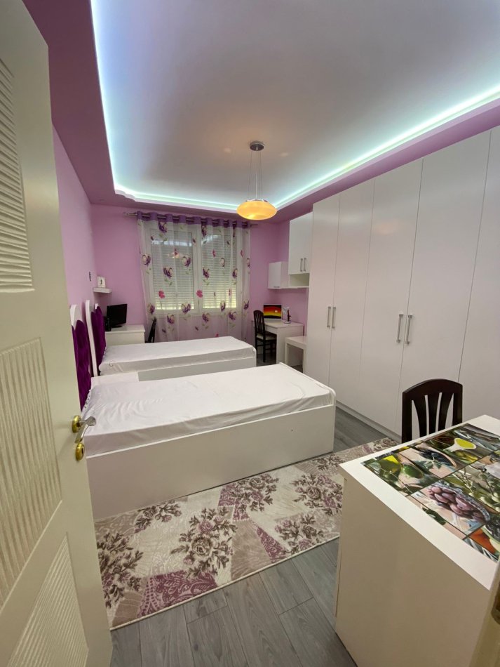 Tirane, shitet apartament 3+1 Kati 7, 153 m² 250.000 € (Uet)