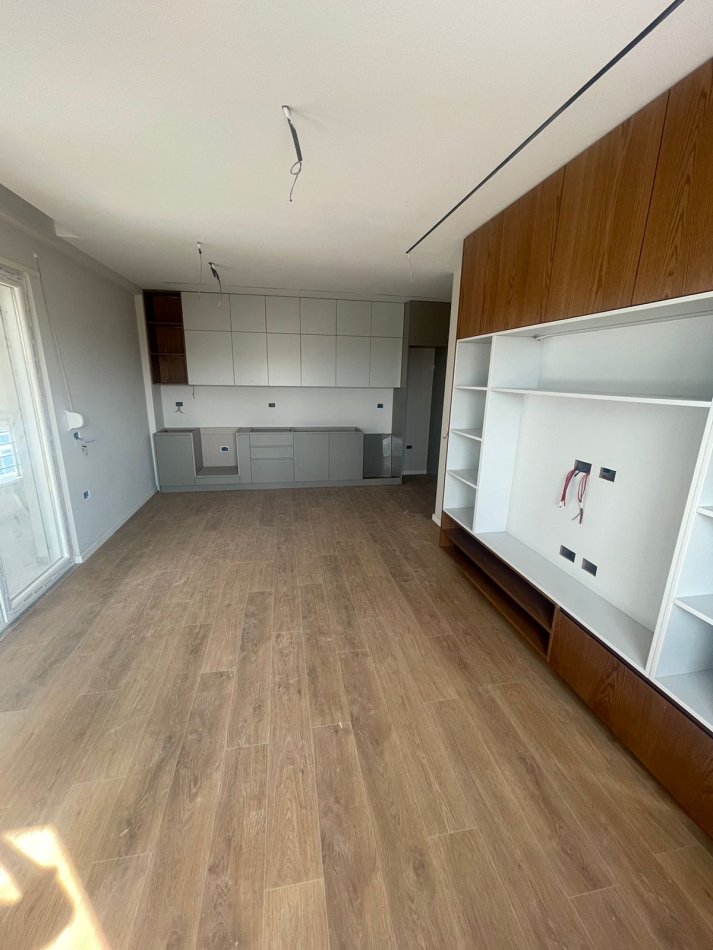 Tirane, shitet apartament 2+1+Ballkon Kati 7, 100 m² 275.000 € (Komuna e Parisit)
