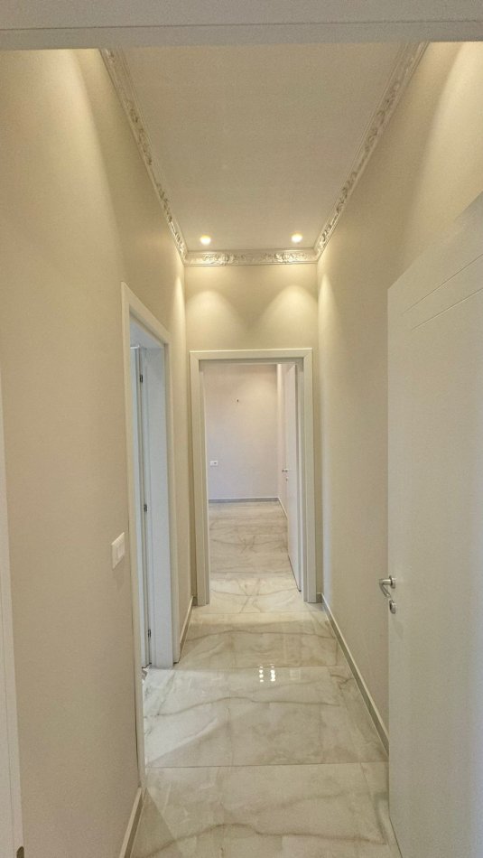 Tirane, shitet apartament 2+1+Ballkon Kati 5, 110 m² 258.000 € (ruga Kavajes, Tirana Garden Buildings)