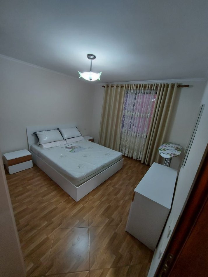 Tirane, jepet me qera apartament 1+1 Kati 4, 56 m² 470 € (rruga kavajes)