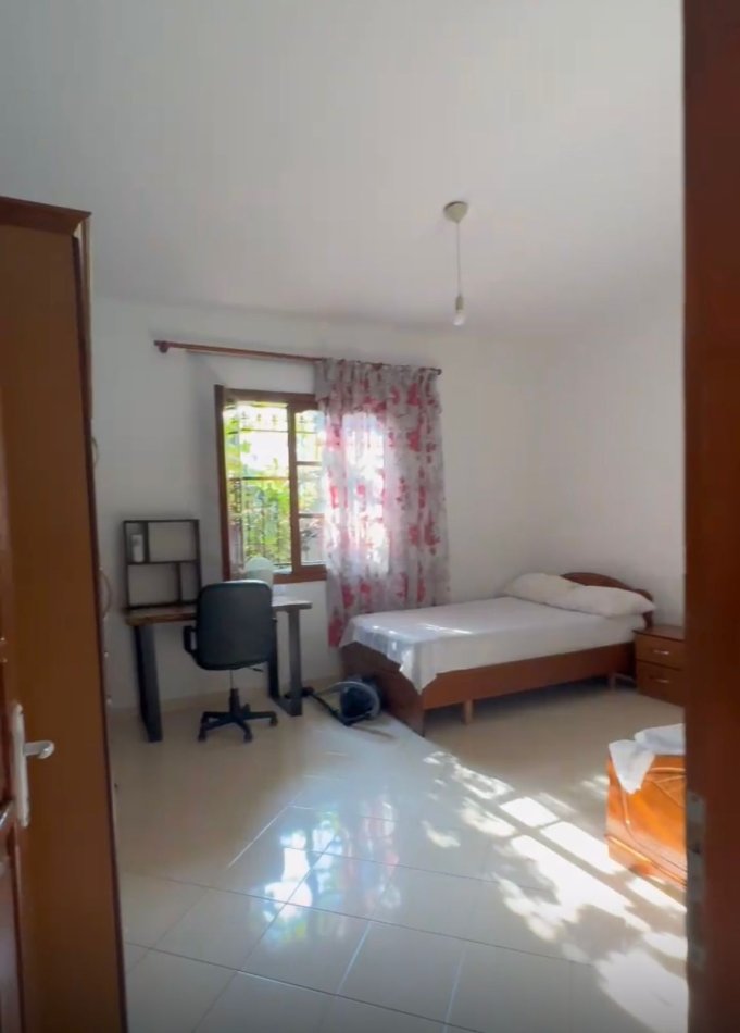 Tirane, jepet me qera apartament 2+1 Kati 1, 400 m² 500 € (Rruga e Dibrës)