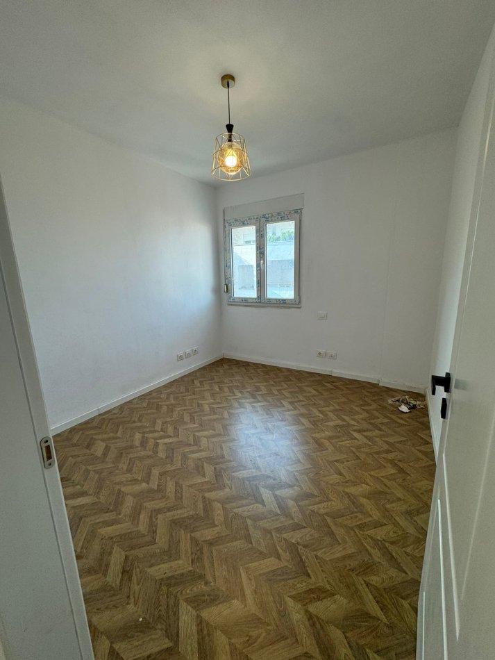 Tirane, shitet apartament 2+1+Ballkon Kati 3, 98 m² 180.000 € (kopshi botanik)