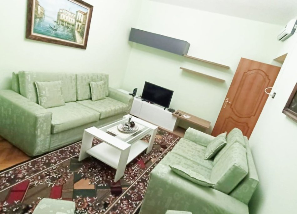 Tirane, jepet me qera apartament 2+1+Ballkon Kati 2, 90 m² 650 € (Stadiumi Dinamo)