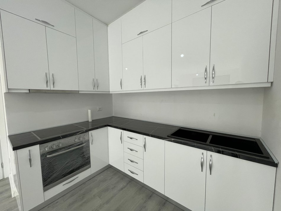 Tirane, shitet apartament 1+1 Kati 8, 61 m² 128.000 € (Porcelan)