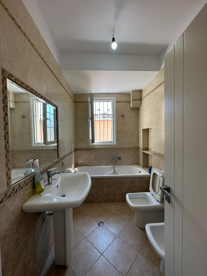 Tirane, shitet apartament 2+1 , 68 m² 148.000 € (21 DHJETORI)