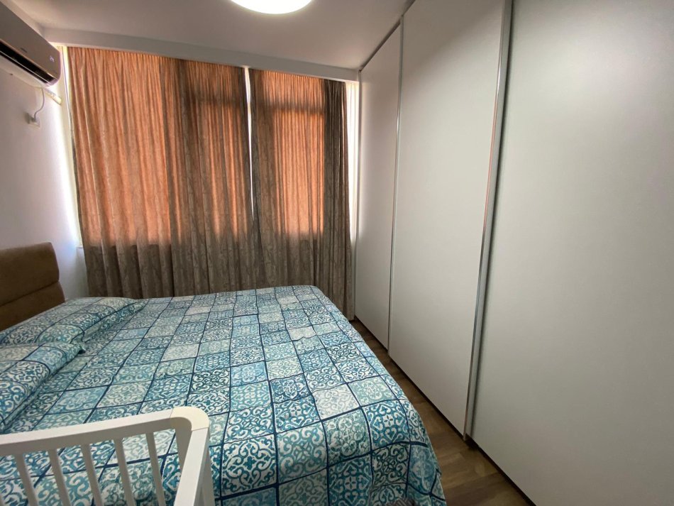 Tirane, jepet me qera apartament 2+1+Ballkon Kati 4, 110 m² 670 € (Komuna e Parisit)