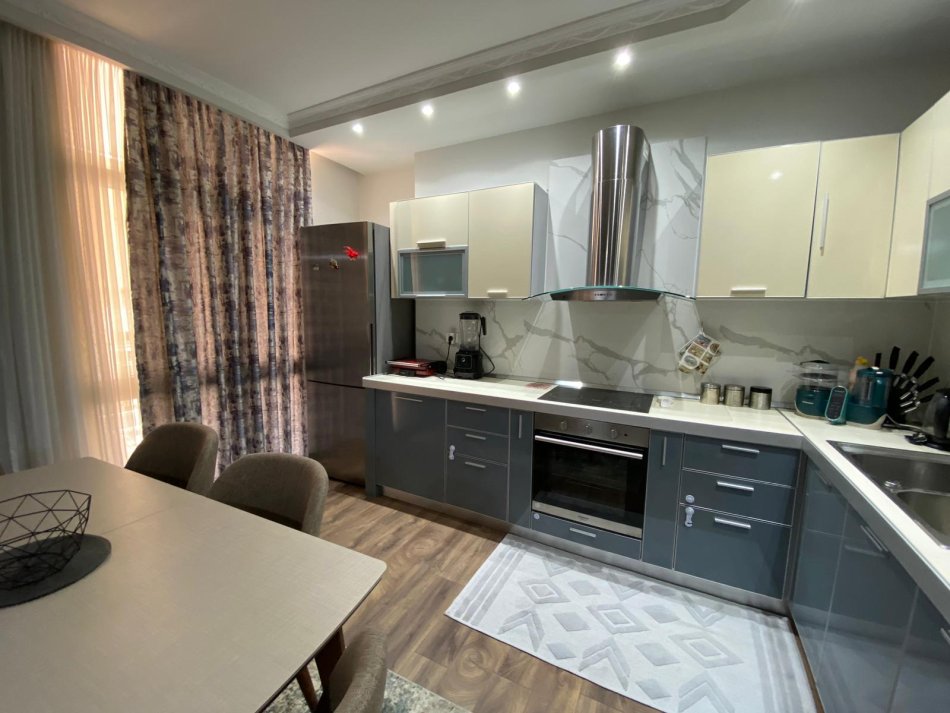 Tirane, jepet me qera apartament 2+1+Ballkon Kati 4, 110 m² 670 € (Komuna e Parisit)